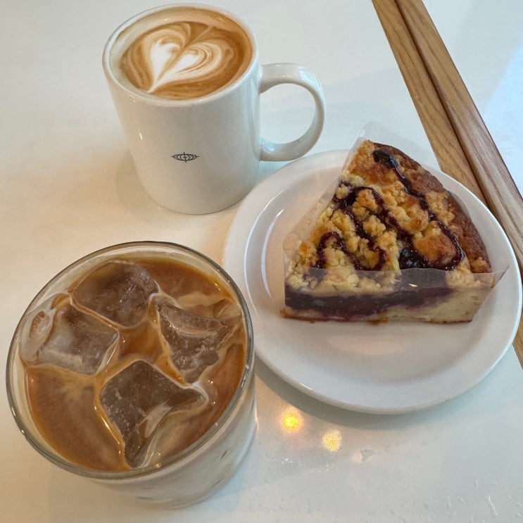  자리 넓고 분위기 있는 성수동 대형 카페, 레이더 성수 내돈내산 후기 (커피 디저트 맛집)