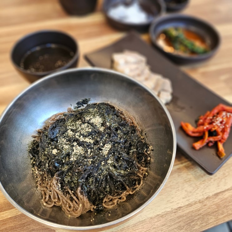  [파주 심학산 맛집] 꼬소한 들기름 막국수에 보쌈 한 상 《교맥막국수》