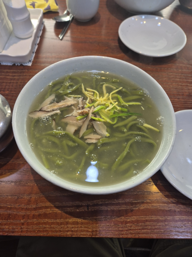  [서초구 서초동] 신숙 (우동같은 육수의 칼국수와 전라도식 김치)