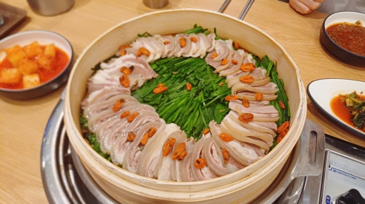  용인 동백 가족모임 장소로 제격인 염소 요리 전문 맛집 흑담정 동백점