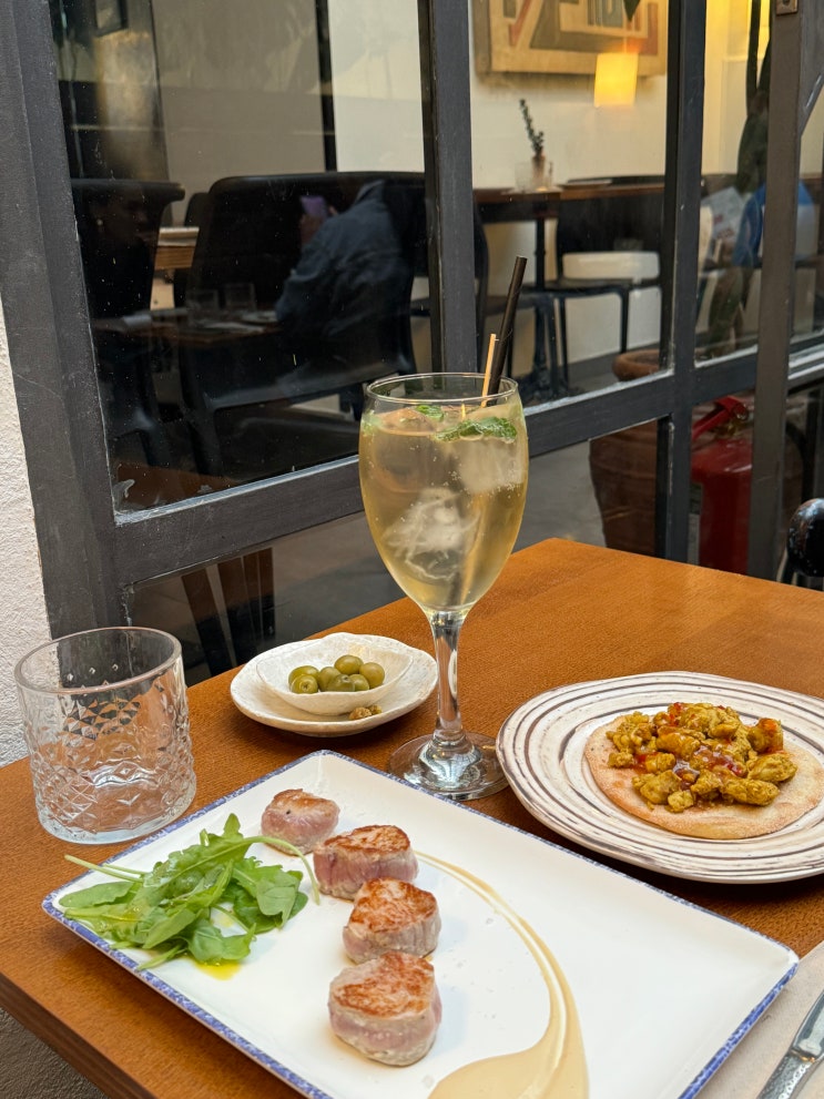  스페인 세비야 맛집 이베리코 타파스가 맛있는 el pasaje
