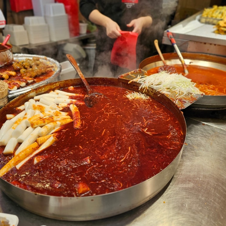  [광장시장 맛집]  꼬득꼬득 무채가 씹히는 가래떡떡볶이 《강가네떡볶이》