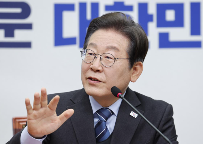 <b>대선 출마</b> <b>이재명</b> 관련주 - 일성건설 동신건설 에이텍모빌리티... 