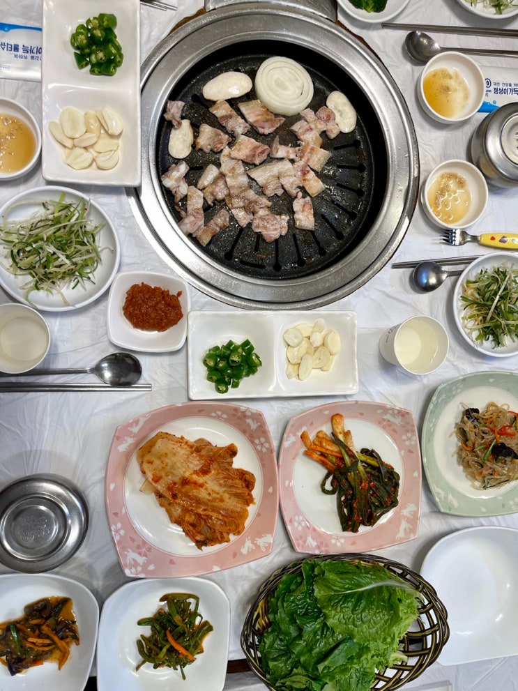  반찬 종류가 많이 나오는 군산 삼겹살 맛집 보석정