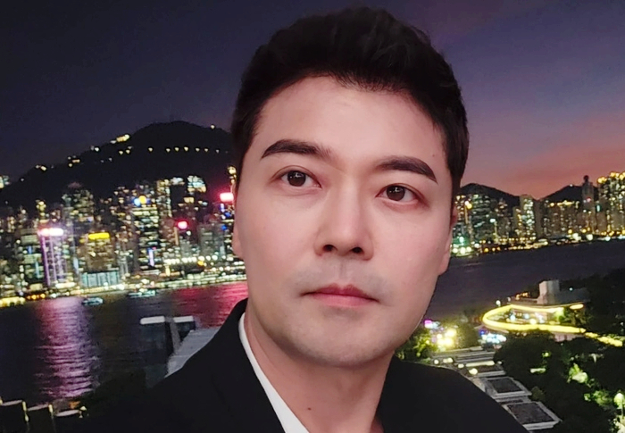  방송인 전현무와 보아의 취중 라이브 논란 사과