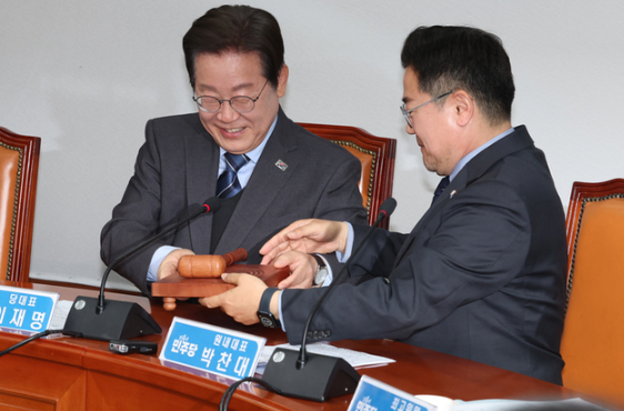  이재명 대표, 당 대표직 사퇴와 새로운 도전 선언
