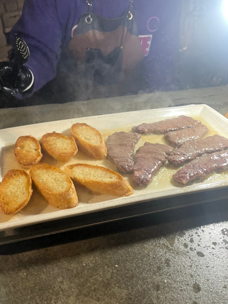  이태원 여인숙, 좁은 골목 끝, 나만 알고 싶은 기버터 스테이크 맛집
