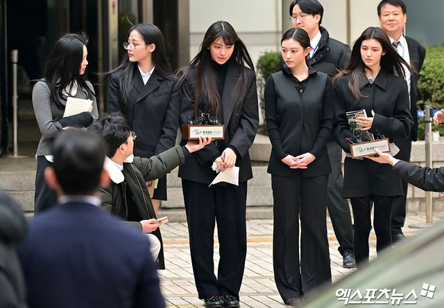 어도어, <b>뉴진스</b> 적극 보호 "<b>악플</b>러 고소 계속…<b>딥페이크</b> 엄중... 