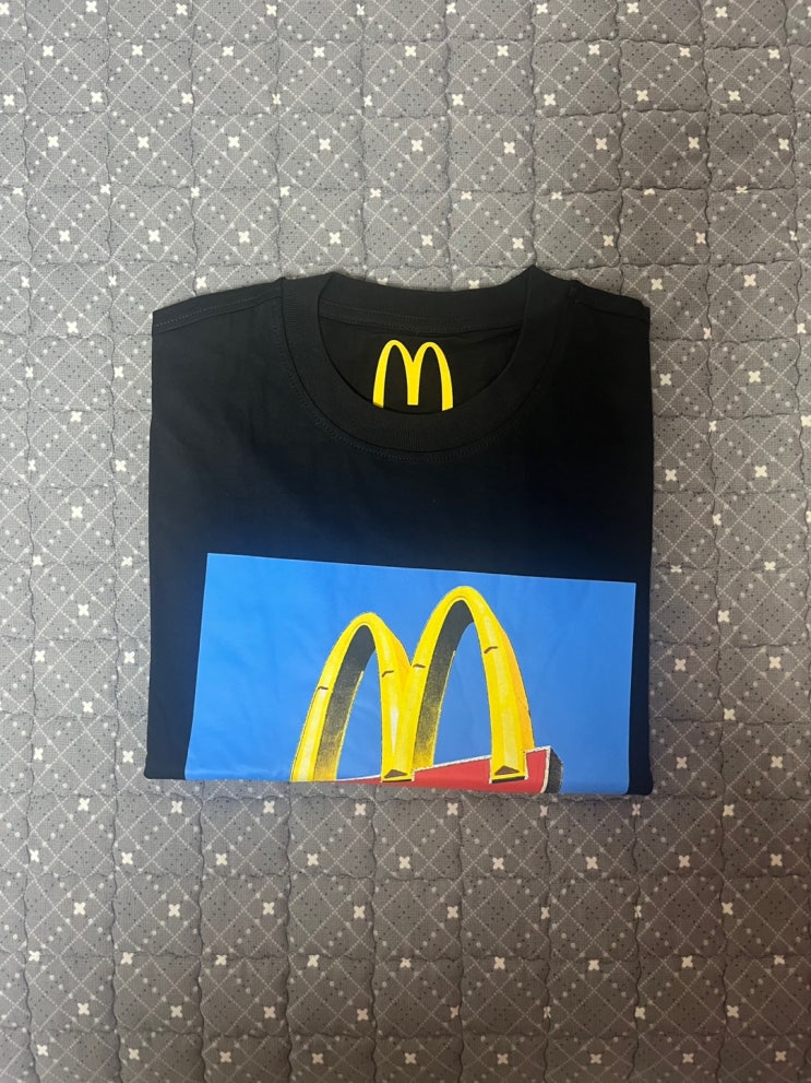 팔라스 x 맥도날드 사인 티셔츠 블랙 리뷰(Palace x McDonald's Sign T-Shirt Black)