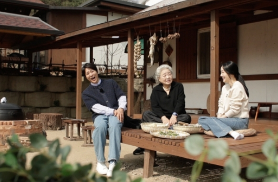'국민 잉꼬부부' <b>최수종</b>, '<b>한국인의 밥상</b>' 새 출발! 하희라 응원... 
