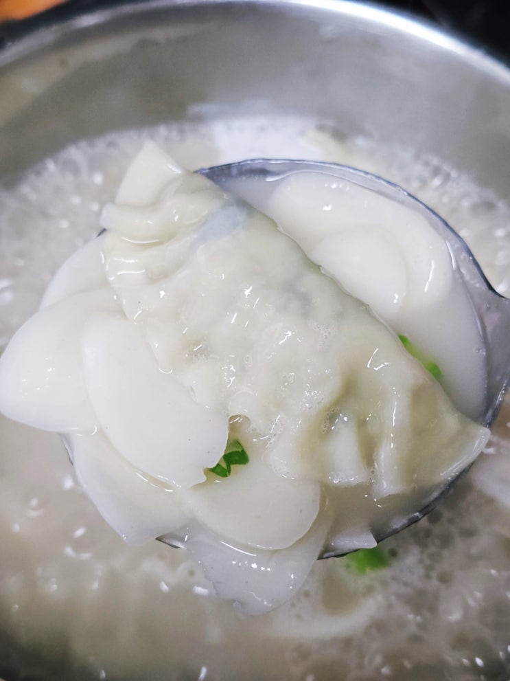  직접 농사지은 쌀 떡국떡으로 떡만두국 끓이는법