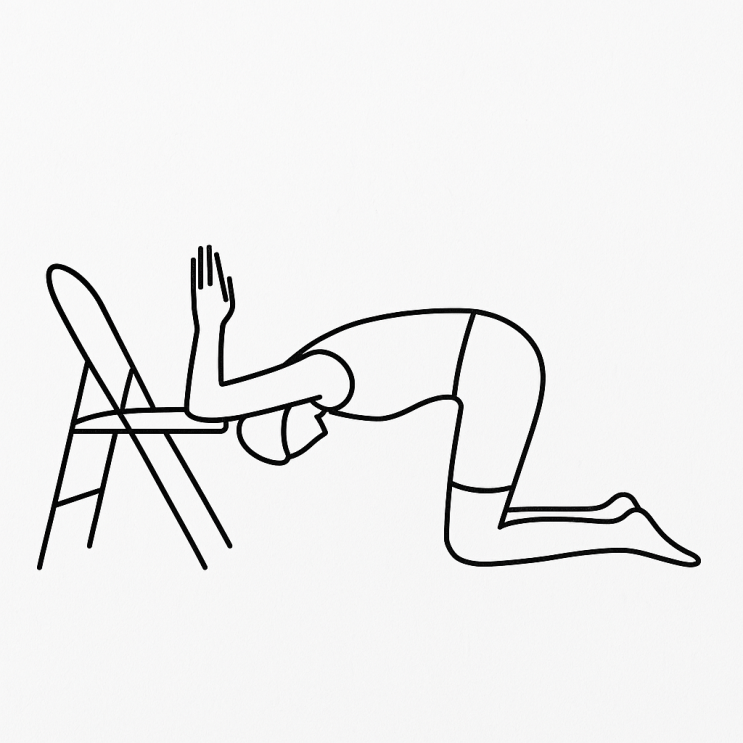  요가 체어 자세 – 시르사아사나(Sirsasana) 준비 & 어깨 열기