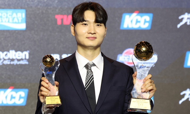 서울 SK <b>안영준</b>, 데뷔 7년 만에 MVP 등극! "화려하진 않아도... 