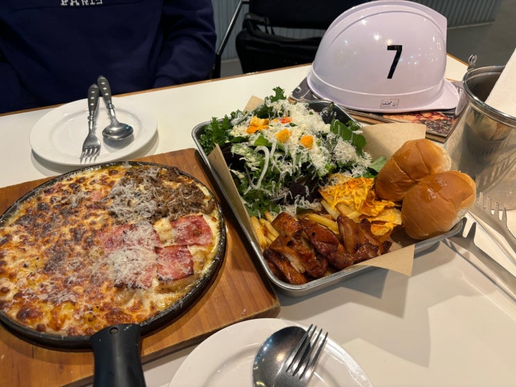  수원 광교 갤러리아 맛집 미즈컨테이너 샐러드 파스타 팬치즈 피자 후기