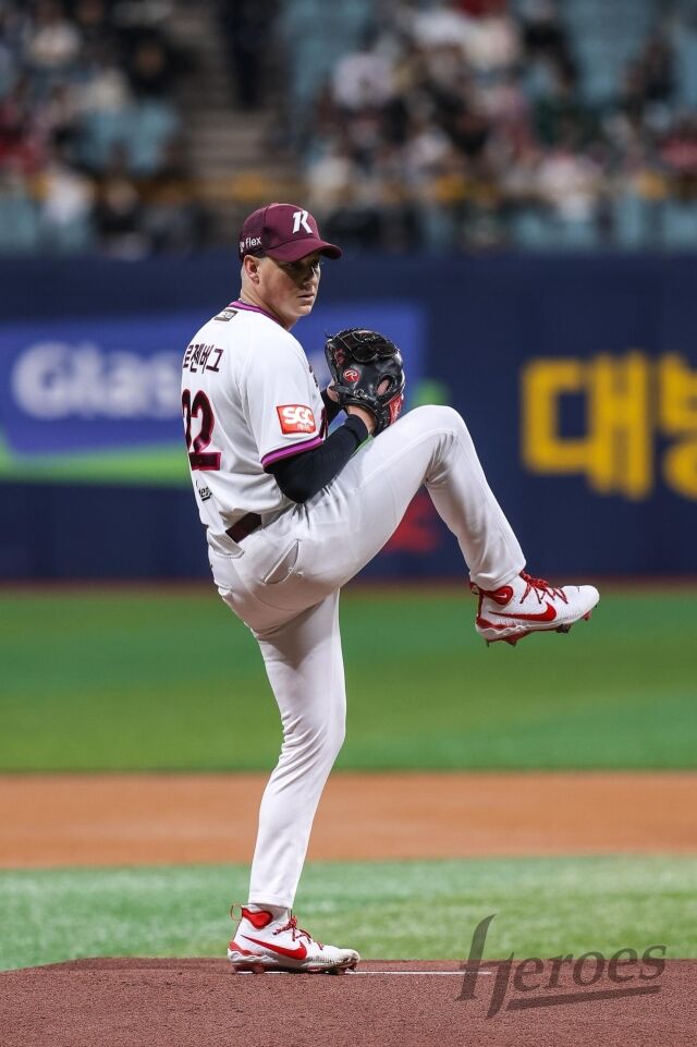 [KBO] <b>로젠버그 13K</b> 무실점 쇼! 키움, LG 꺾고 3연패 탈출