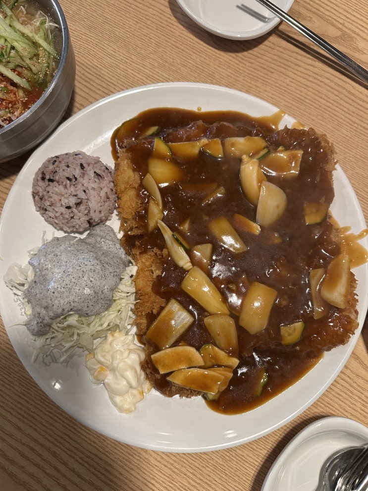  [ 용인 기흥 | 서천 | 돈까스 맛집 | 내돈내산 ] 뚱보아저씨 서천본점; 추천 메뉴 및 왕돈까스 물비빔면 먹어본 후기