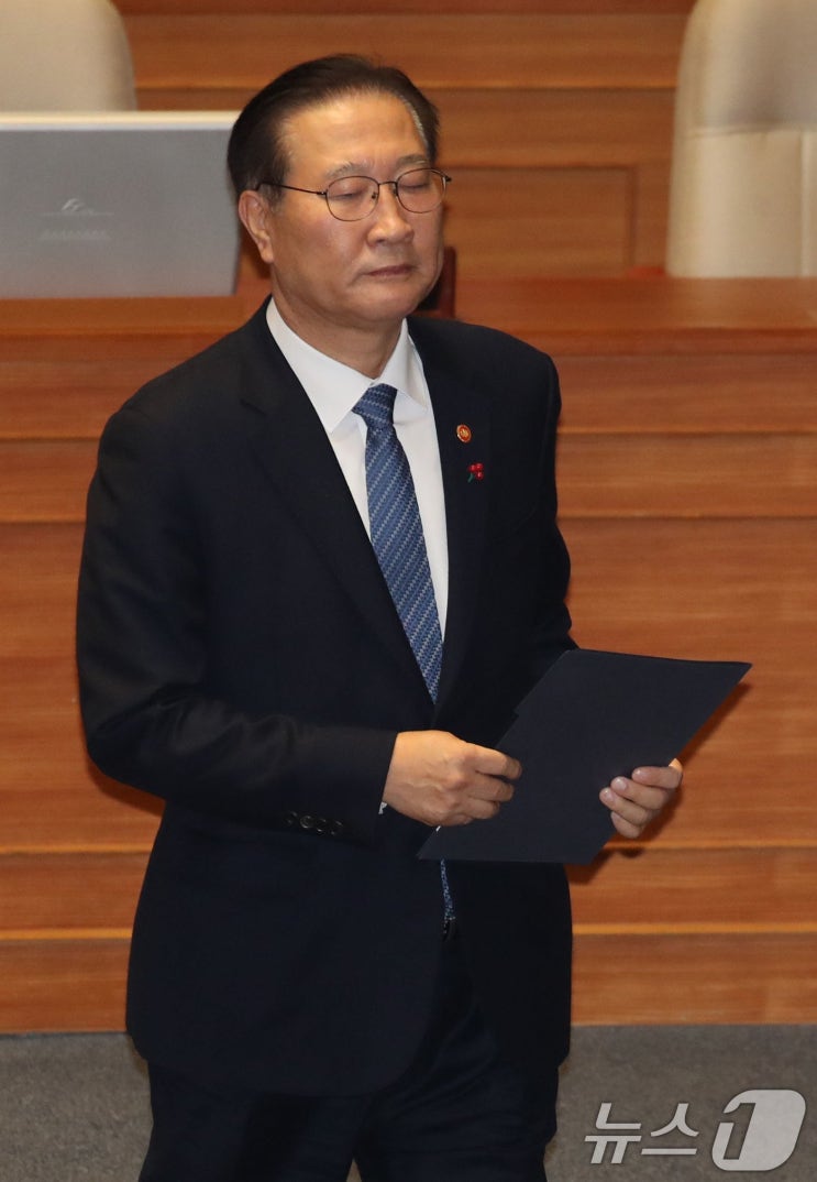 <b>박성재 법무</b>부 <b>장관</b>, 탄핵소추안 기각! 119일 만에 <b>직무 복귀</b>... 