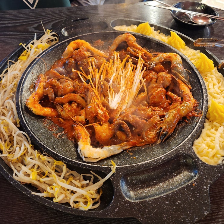  천호 맛집 쭈꾸미를 치즈에 찍어 먹는 '쭉삼이' (Feat.주차정보)