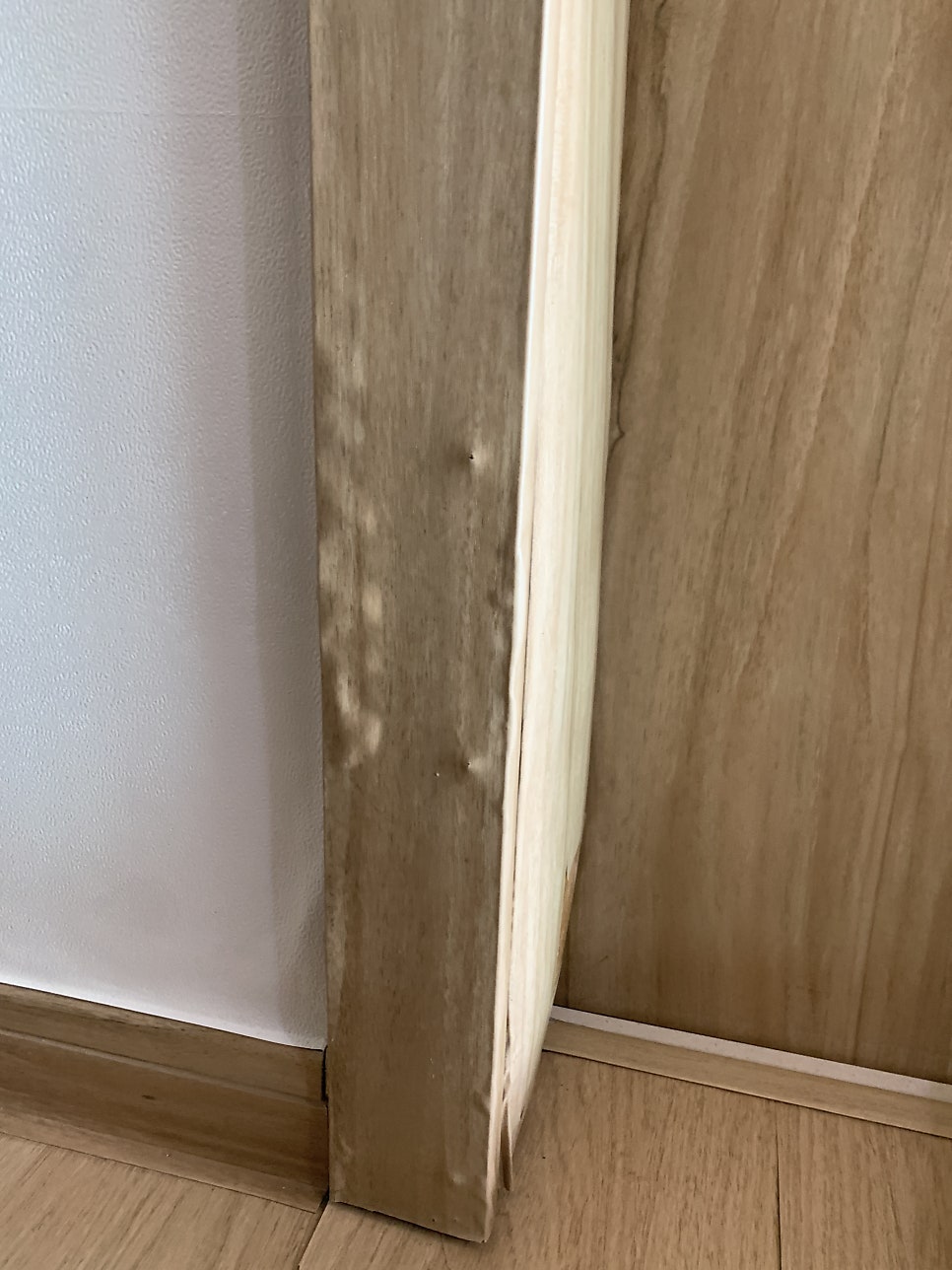 물먹은문틀수리 썩은화장실몰딩부분수리