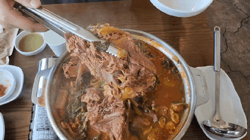  푸짐한 양과 진한 국물맛이 일품인 동탄호수공원 왕뼈집감자탕뼈찜 감자탕 먹어본 후기