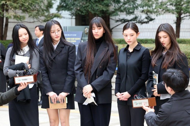 “계약은 유지, <b>신뢰</b>는 <b>파탄</b>?”… 어도어 vs <b>뉴진스</b>, 전속계약... 