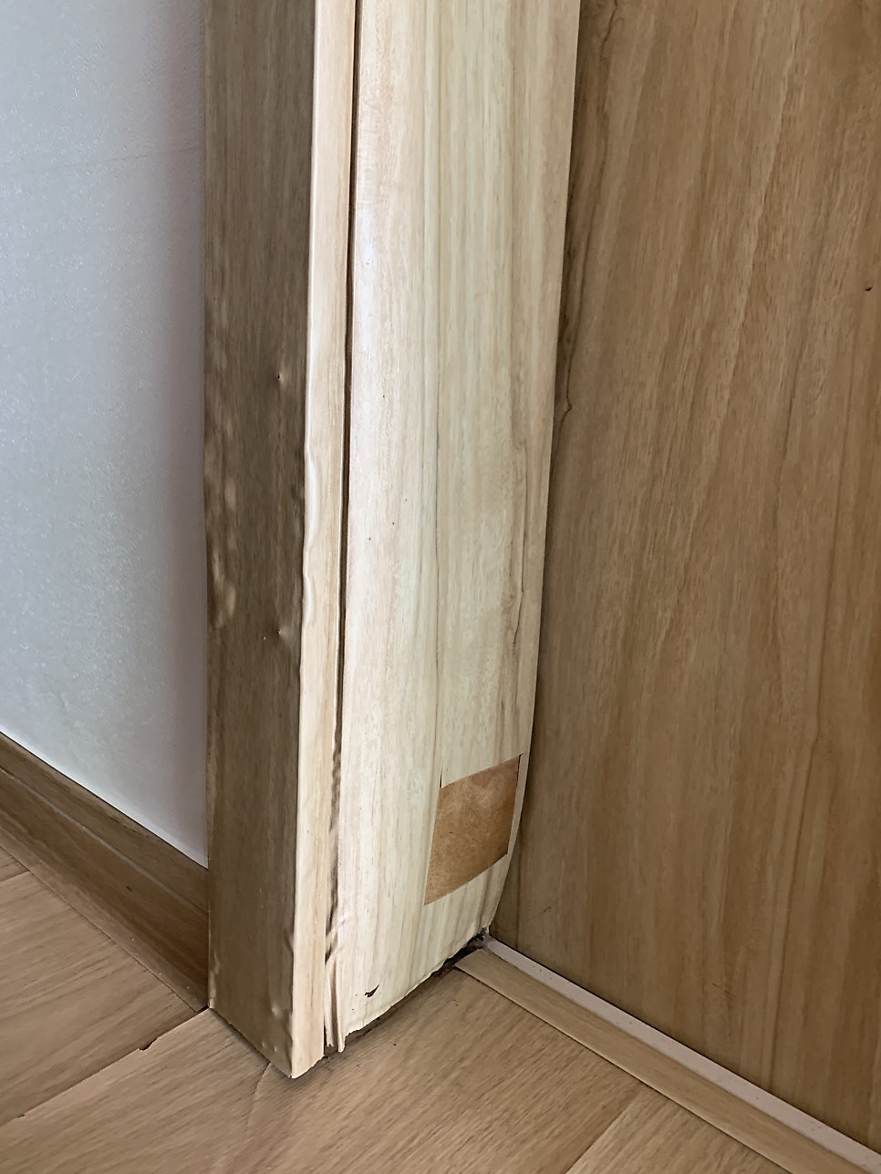 물먹은문틀수리 썩은화장실몰딩부분수리
