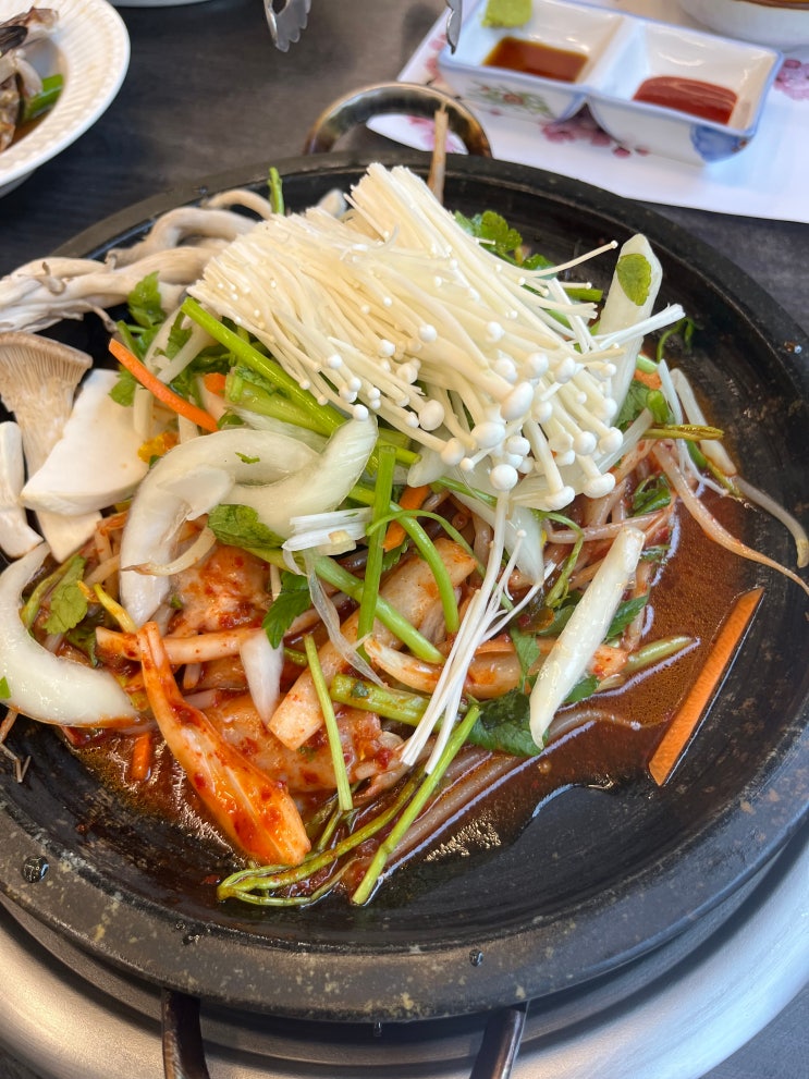  점심특선이 매력적인 명장복국(용암동)