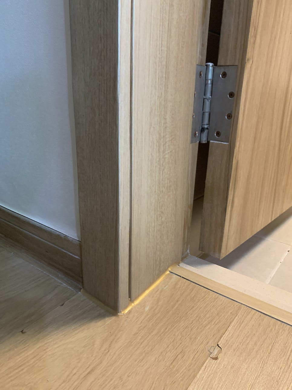 물먹은문틀수리 썩은화장실몰딩부분수리
