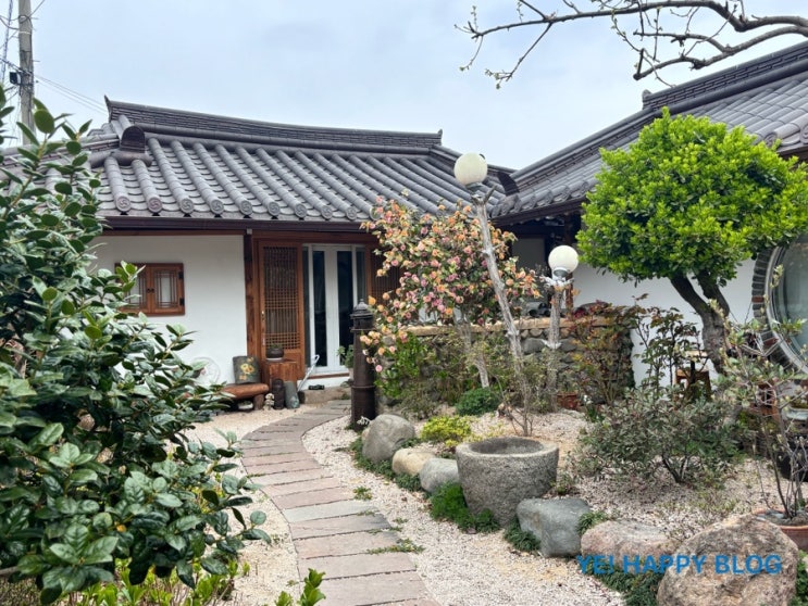  [경주1박2일여행]DAY1, 뚜벅이/황리단길/향화정/네컷사진/황남옥수수/십원빵/쫀드기/전동차/경주오릉/벚꽃 구경 /설월당/료코 /읍성 100한옥