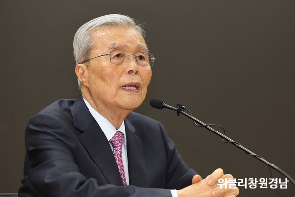 김종인 “한동훈 외엔 후보 없다…<b>김문수</b>·<b>한덕수</b>는 승리 못 해”