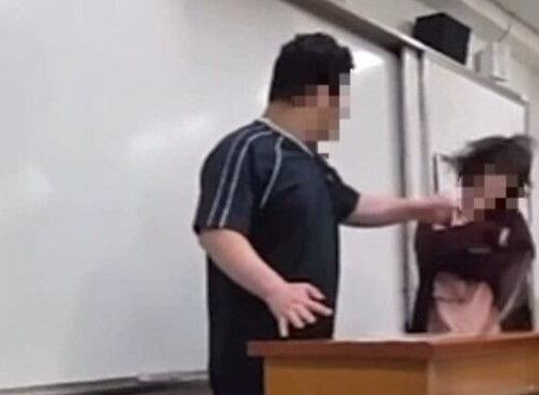  서울 고3 남학생, 수업 중 '女교사 폭행'…"게임 못하게 해서"