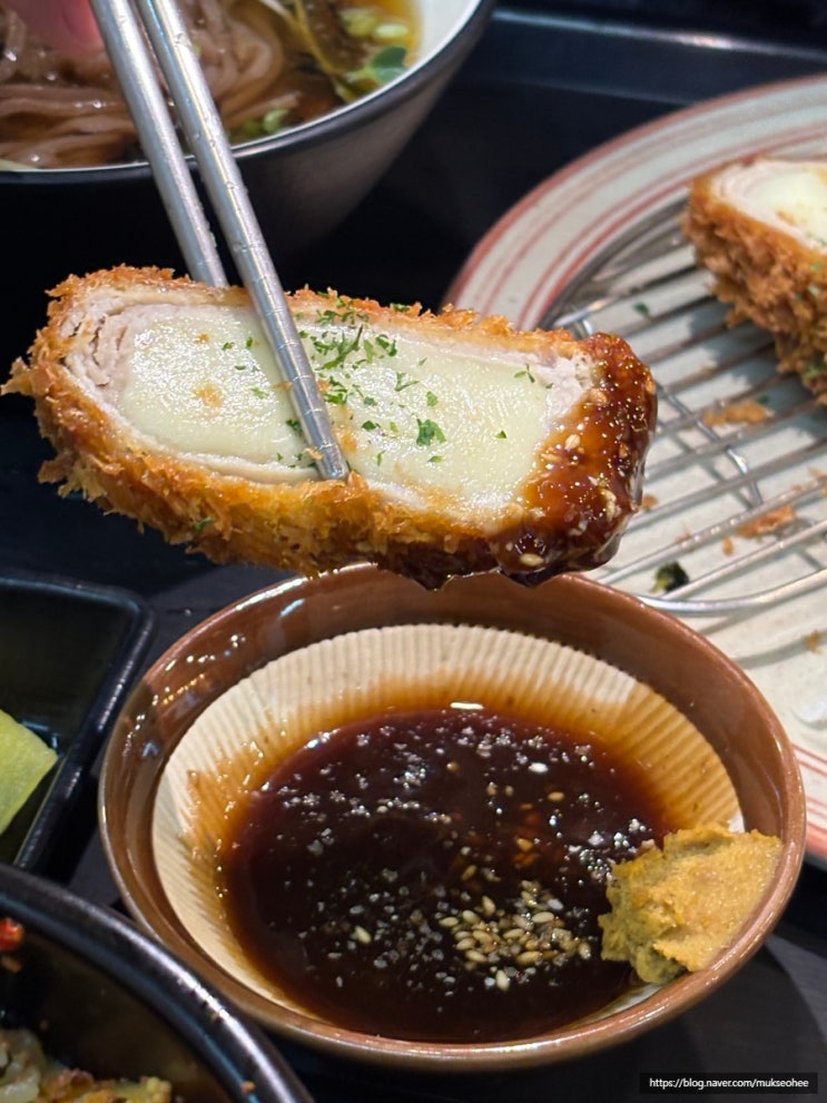  상도동 데이트 하기 좋은 가락돈까스 치즈카츠 알밥 세트
