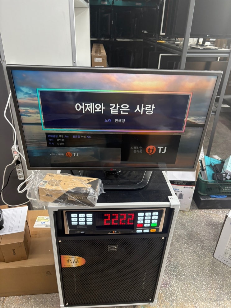  노래방 기계 논산 대전 임대 렌탈 – 32인치 마이크 2개 이동식고