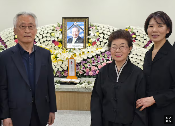 장례식장 찾은 '김신조 간첩 신고' 나무꾼…이들의 57년 인연 장례식장 찾은 '김신조 간첩 신고' 나무꾼…이들의 57년 인연