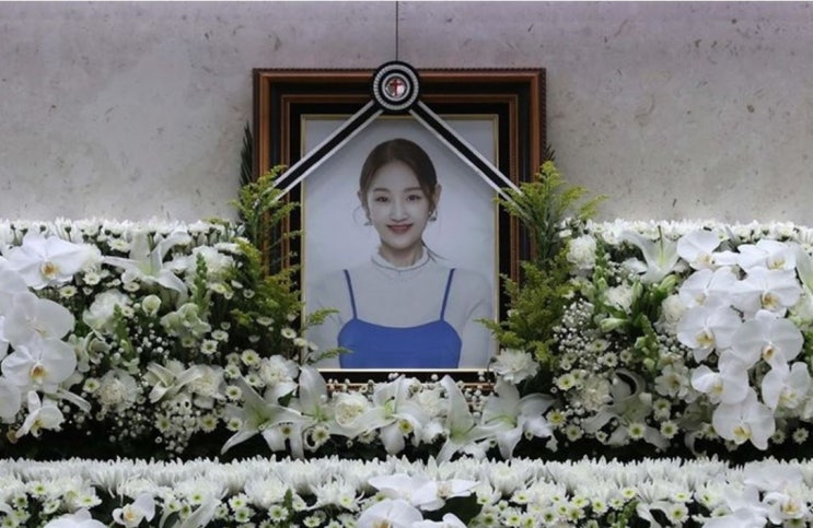 故 <b>박보람</b>, <b>1주기</b> 맞아 애도 물결…데뷔 10주년 앨범 발매