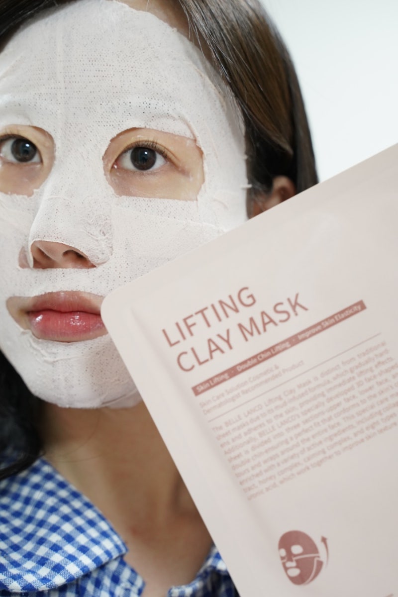 벨르랑코 리프팅 클레이 석고 마스크팩으로 이중턱 윤곽관리 : 전후차이 변화 있음