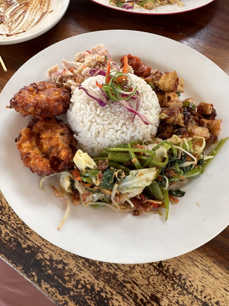  발리 스미냑맛집 현지인맛집추천 와룽 젬붕 'Warung jembung"