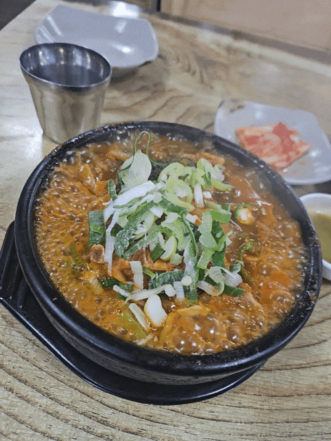  천안 성정동 24시간 삼식이 감자탕 본점 뼈해장국 얼큰하네요