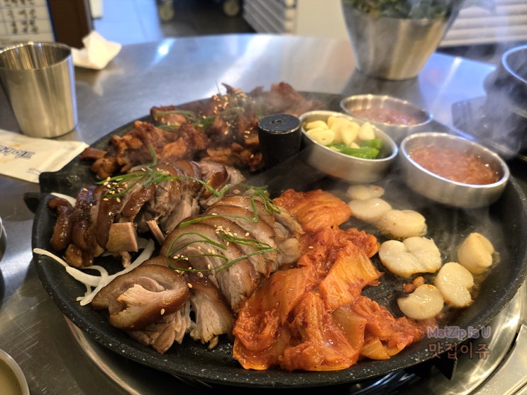  제주 서귀포 안심족발, 흑돼지 족발 오마카세의 품격! 솥뚜껑 위 삼합 다이닝