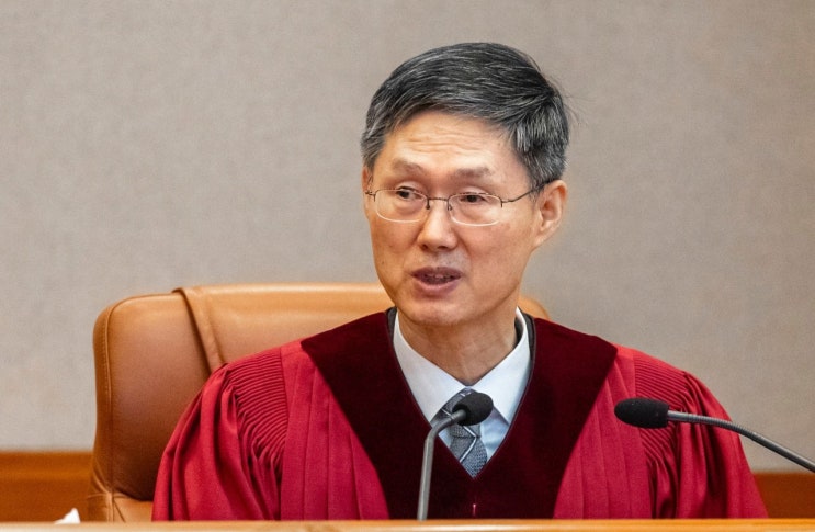 <b>윤석열</b> 전 대통령, 내란 혐의 <b>재판</b> 준비로 법원 출석에 따른... 