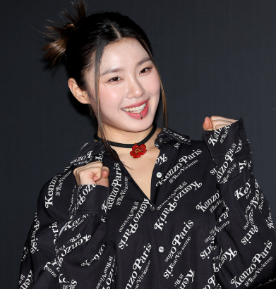 리정, <b>더블랙레이블 전속계약</b>…글로벌 행보 본격 시동?