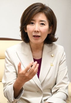 나경원 프로필 - 나이 고향 학력 재산 가족관계 정치경력