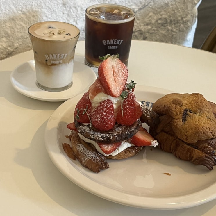  강남역 브런치 맛집 대형카페 베이커스트브라운