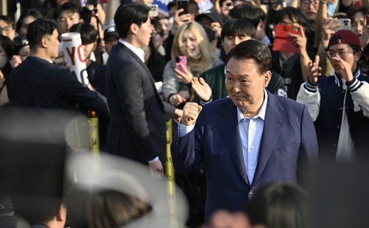 재판부, <b>윤석열</b> 내란혐의... 재판부 미공개…<b>포토라인</b>도 없어