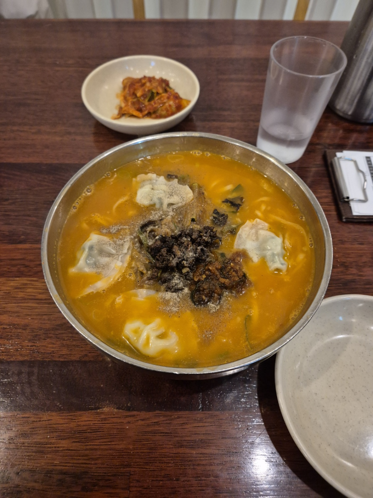  [서초구 서초동] 강남교자 본점(얼큰한 닭육수와 김치로 땀 빼고싶을 때)