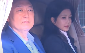 <b>윤석열</b> 前 대통령 첫 <b>재판</b> 촬영 불허 및 <b>지하</b> <b>출입</b>은 '명백한... 
