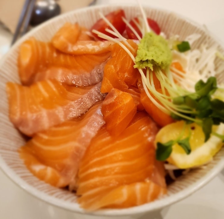  서울역 맛집 일본 가정식 레스토랑 토끼정 크림카레우동 생연어덮밥