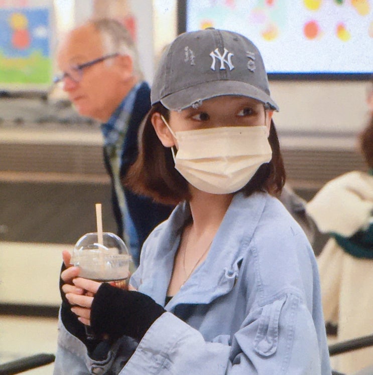 뽀둥할때 <b>에스파 카리나</b> 김포<b>공항</b> 출국 <b>공항</b>패션 사진 (ft.... 