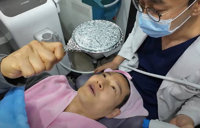  김종국 형이 공짜로 해준 시술 결과?… '리프팅' 한 번에 10년은 어려졌다"