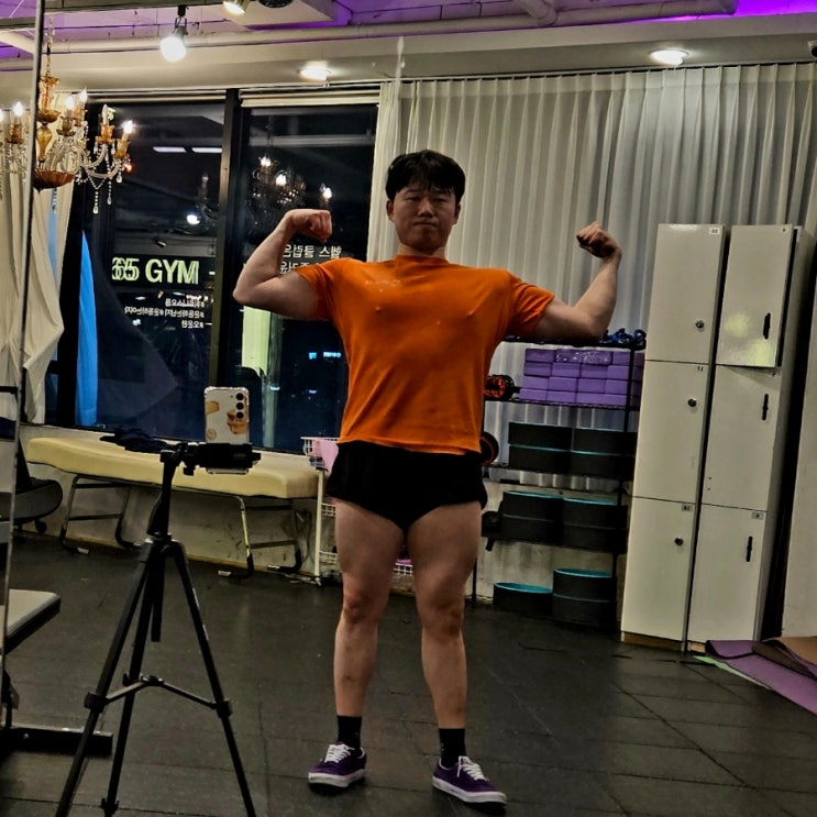 헬스장 거울 인증 하체 삼두 운동루틴 & 체형분석 일기 헬스장 거울 인증 하체 삼두 운동루틴 & 체형분석 일기